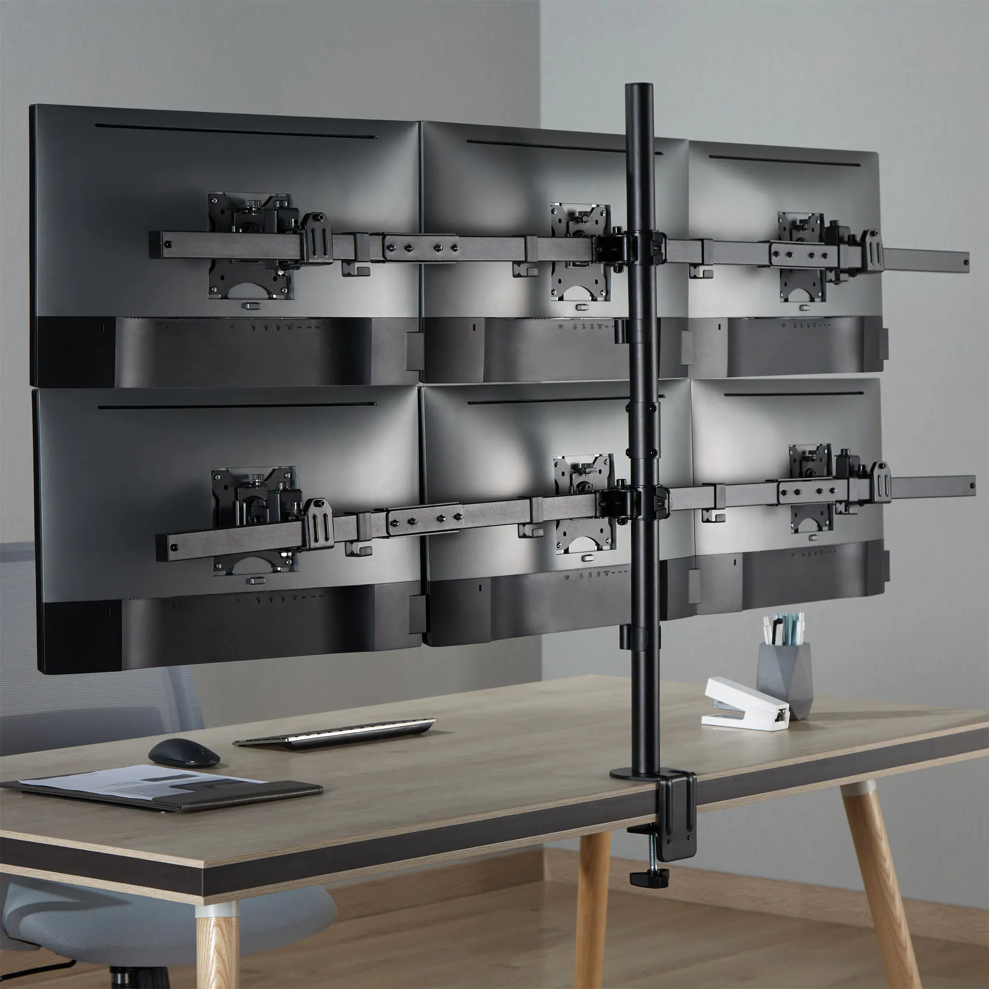 InLine - Befestigungskit (Klammer) - für 6 LCD-Displays - Schwarz - Bildschirmgröße: bis zu 81,3 cm (bis zu 32 Zoll) - Tischmontage
