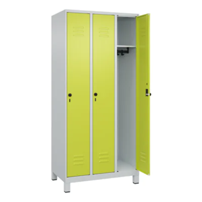 C+P Kleiderspind Classic PLUS 900 x 1.950 x 500 mm (B x H x T) 3 Abteile Stahl Farbe der Front: clowngrün Farbe des Korpus: lichtgrau