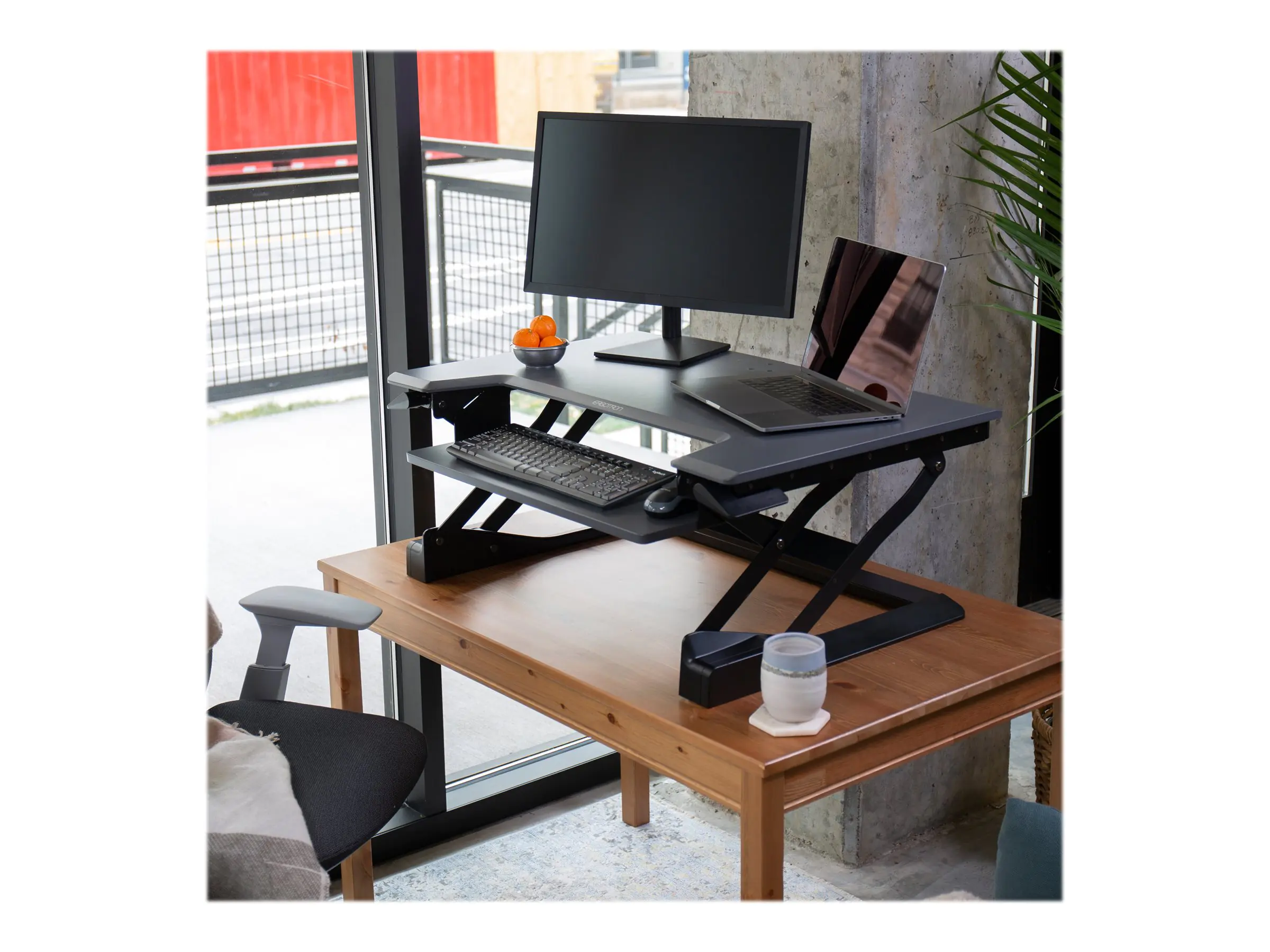 Ergotron WorkFit-T Medium - Stehender Tischwandler - Dunkelgrau - Schwarz Basis - Schwarz, Grau